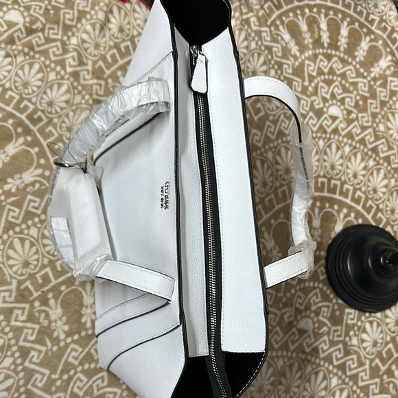 Guess White Naya TravelBag Set - Picture 15 of 15